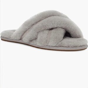 NIB grey UGG
Scuffita
Genuine
Shearling Slide
Slipper